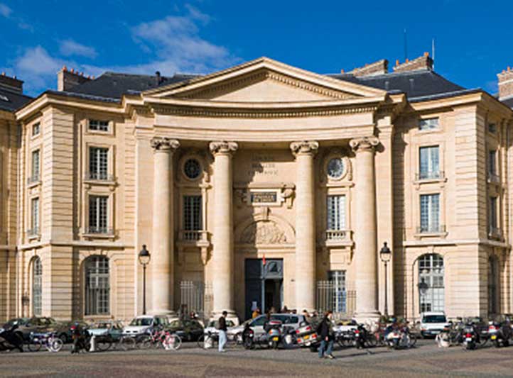 由和校园民主,法国政府便对巴黎大学作一连串的改